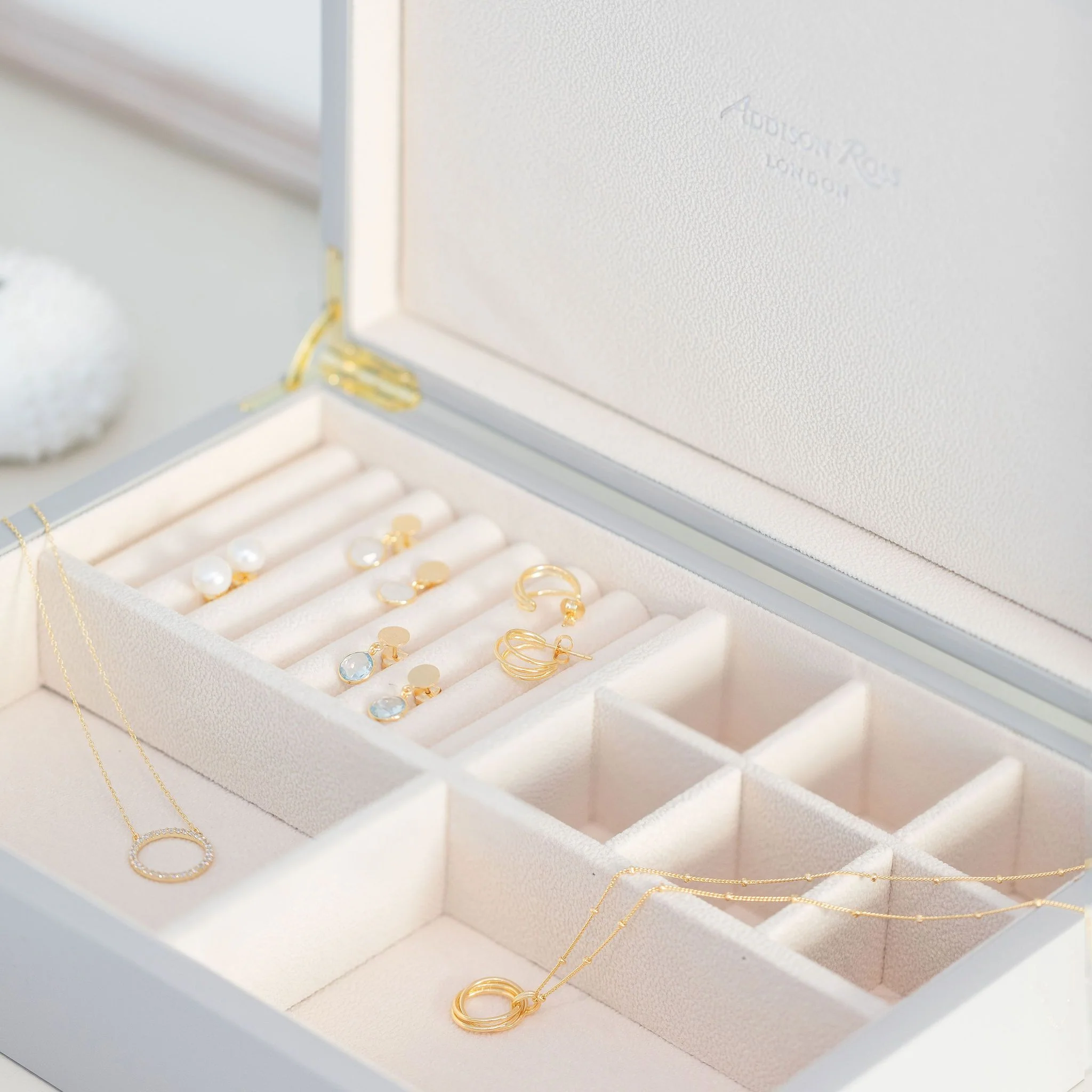 Large Chiffon Jewellery Box with Gold - Image 3
